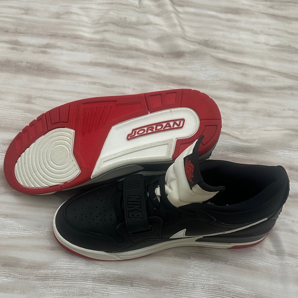 Nike Men's Black and White Sneakers with Red Accents